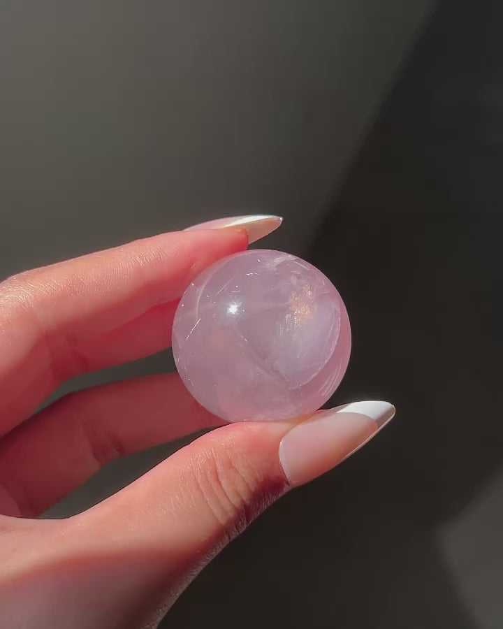 Lavender Pink Rose Quartz Sphere under sunlight, flashlight and studio lighting, revealing rainbows and asterism